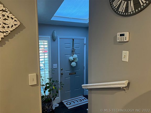 2nd image of 1340 E 38th Pl #1340D