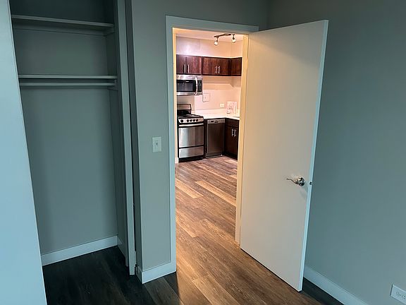 3rd image of 5600-01 N Sheridan Rd #18E