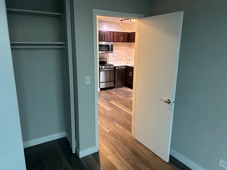 5600-01 N Sheridan Rd #18E — Photo 3