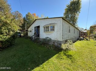 476 Wilbur Forest Dr, East Freedom, PA 16637