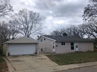 1730 Queens Ct, Carpentersville, IL 60110