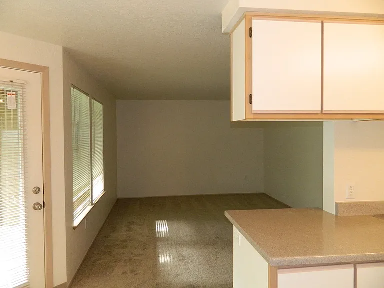Springwater Trail Apartments — Photo 32