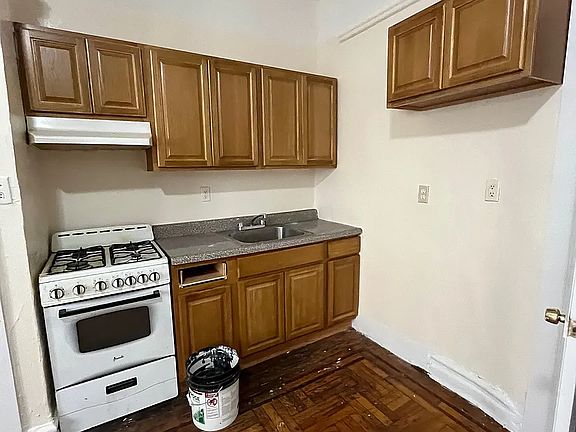 3rd image of 3420 Avenue H APT 4C