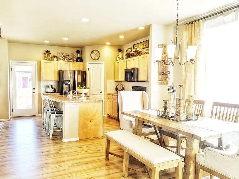 1513 Heirloom Dr — Photo 4