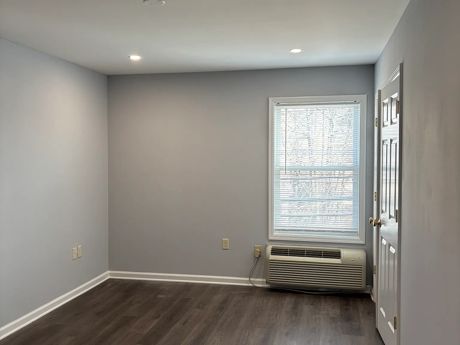 401-403 Boyden Ave — Photo 2