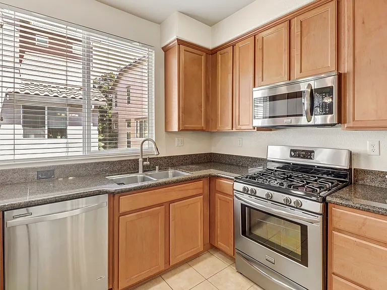 Frigidaire Gas Range Oven and Microwave