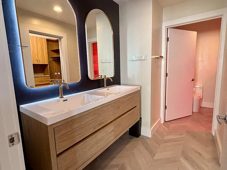 505 E 6th St #1006 — Photo 15