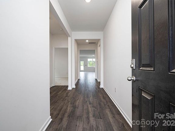 4th image of 82 Wildbrook Dr