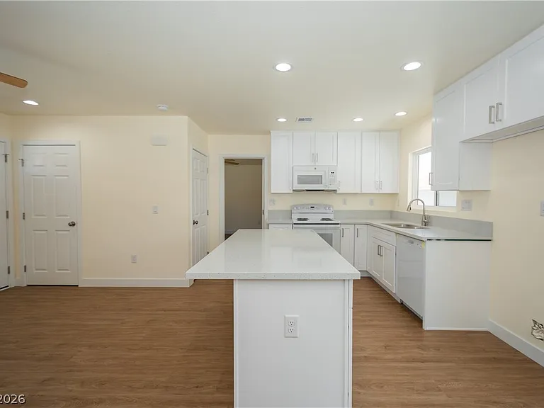 660 San Lorenzo St #1 — Photo 5