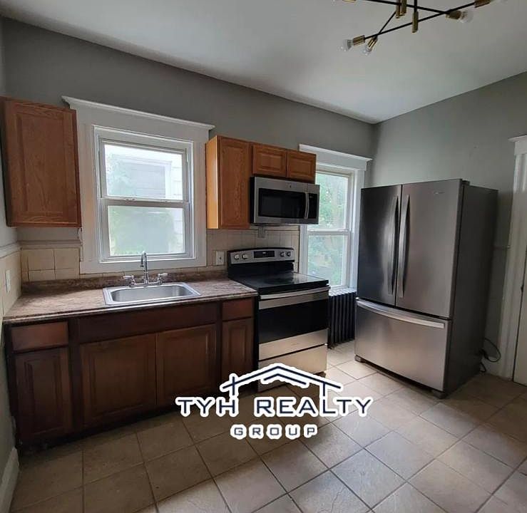 1st image of 273 Amherst St #1
