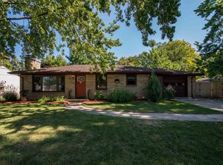 1330 Meadowlane Dr SE, Kentwood, MI 49508