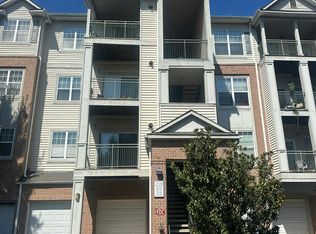 12128 Garden Ridge Ln Unit 203, Fairfax, VA 22030