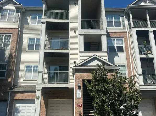 12128 Garden Ridge Ln Unit 203, Fairfax, VA 22030