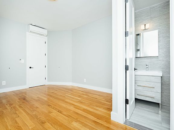 5th image of 307 Troutman St APT 4R