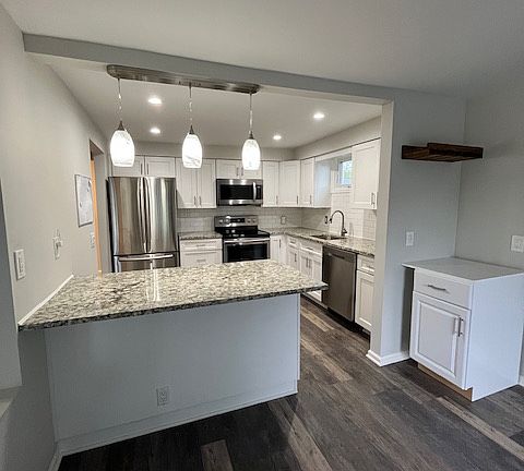 5th image of 2050 Delaware Ave APT G