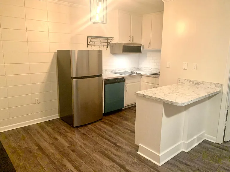 220 S Franklin Blvd #6 — Photo 10
