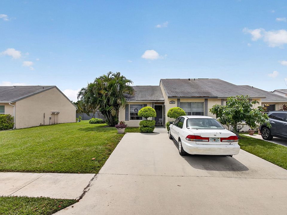 1st image of 262 Palmetto Court