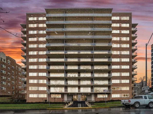 4740 Roanoke Pkwy APT 702, Kansas City, MO 64112