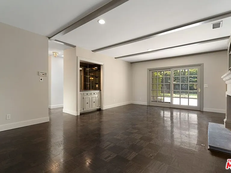 519 N Rexford Dr — Photo 16