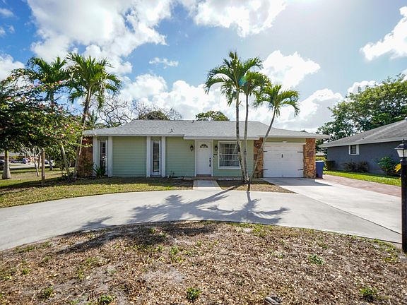 4th image of 120 Swan Parkway W