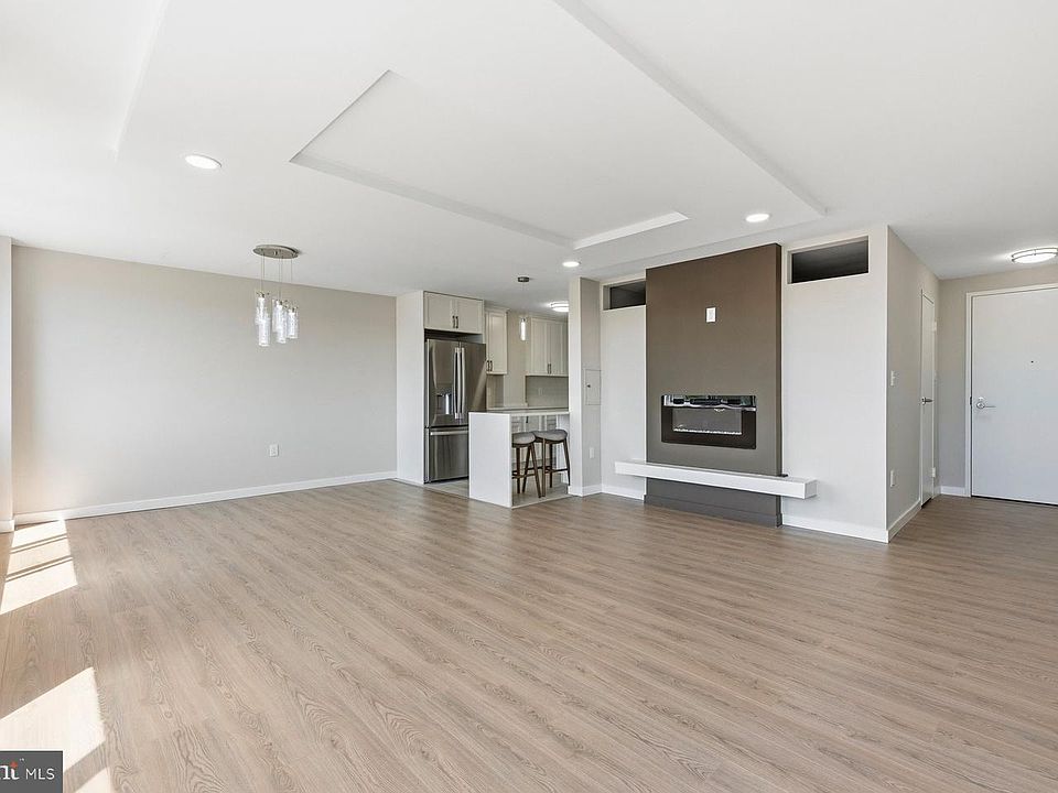 1st image of 10201 Grosvenor Pl APT 1626