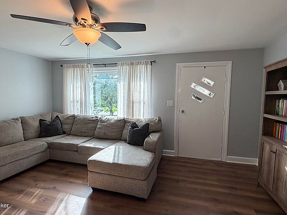 3rd image of 105 Sunset Dr