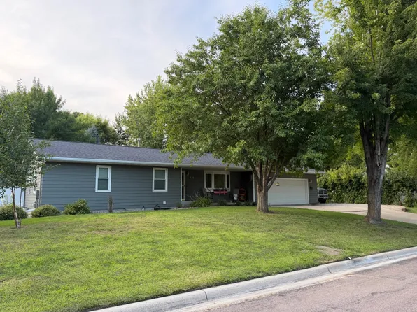 636 Shady Creek Cir, Winsted, MN 55395