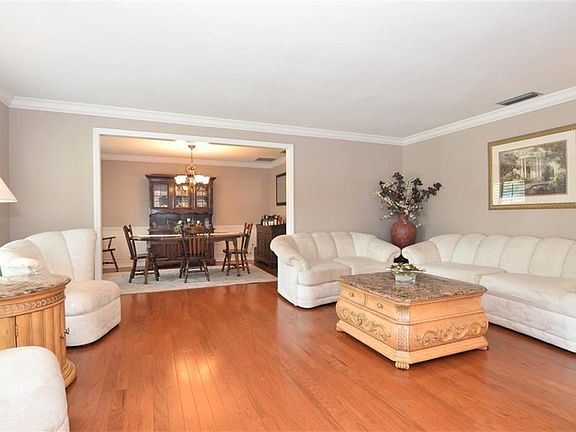 3rd image of 101 Stonebridge Dr