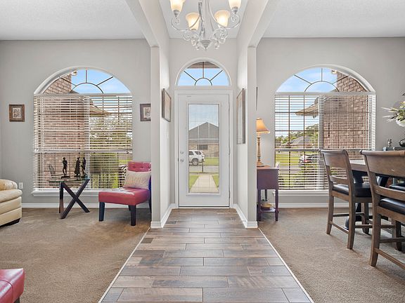 3rd image of 17108 Excalibur Cir