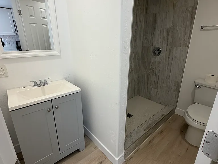 1802 W Vogel Ave #4 — Photo 3