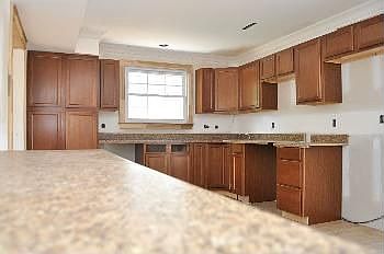 4th image of 300 Meadowbrook Dr SE