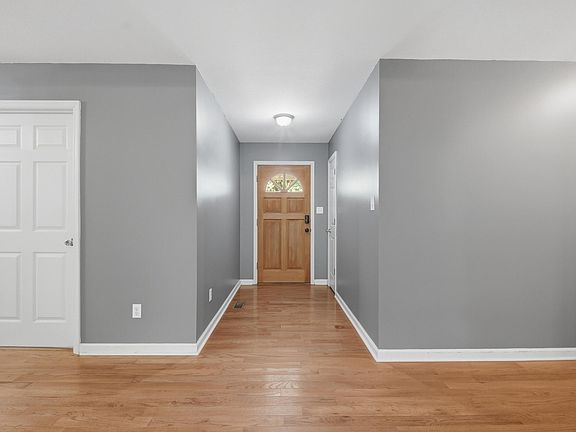 4th image of 156 Woodstream Pl NE