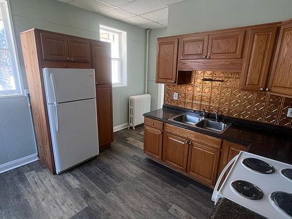 2nd image of 162 S Potomac St #1