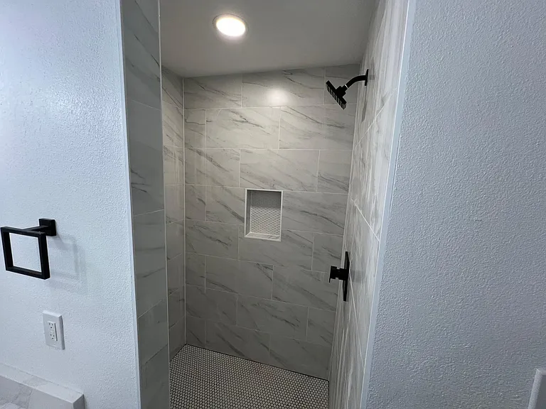 1323 Claude St — Photo 9