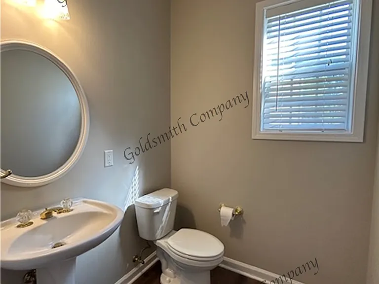 528 Collingsworth Ln — Photo 8