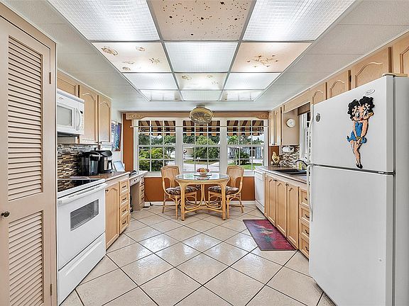 5th image of 2250 SW 87th Avenue