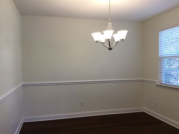 3rd image of 310 Dogwood Dr