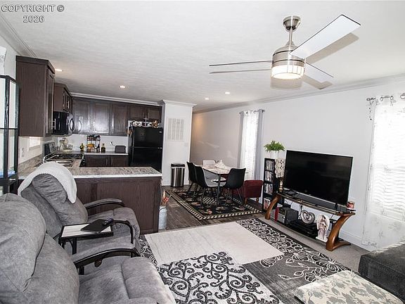5th image of 218 W Thurlow Ave