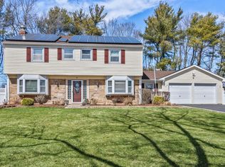 8 Teak Ct, Lake Grove, NY 11755