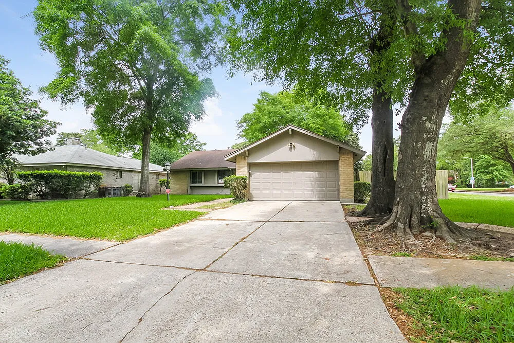 3 bed, 2.0 bath, 1488 sqft, $1,645 — Photo 3