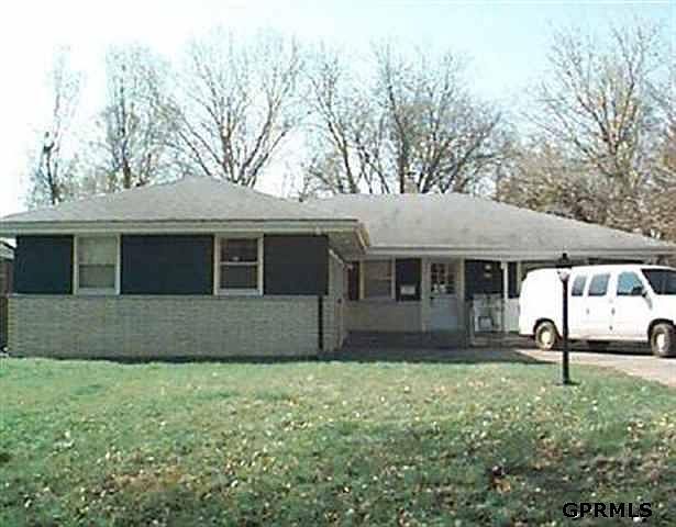 1st image of 4915 N Grand Ave
