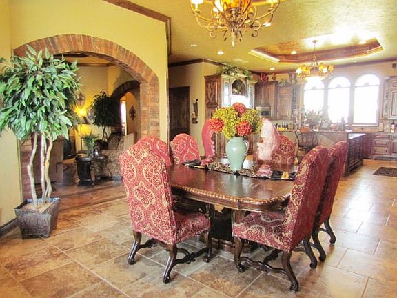5th image of 7 Royal Manor Dr