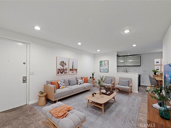 5th image of 525 N Sycamore Ave APT 333