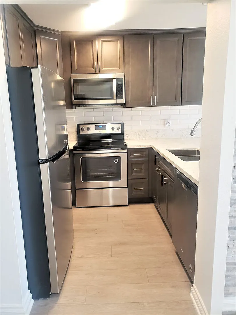 Building Photo - 589 N Johnson Ave #210