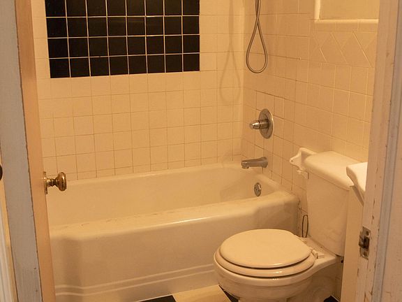 5th image of 2029 W Sherwood Ave