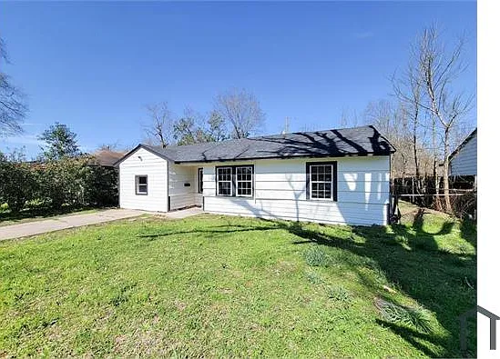4 bed, $1,900 — Photo 2