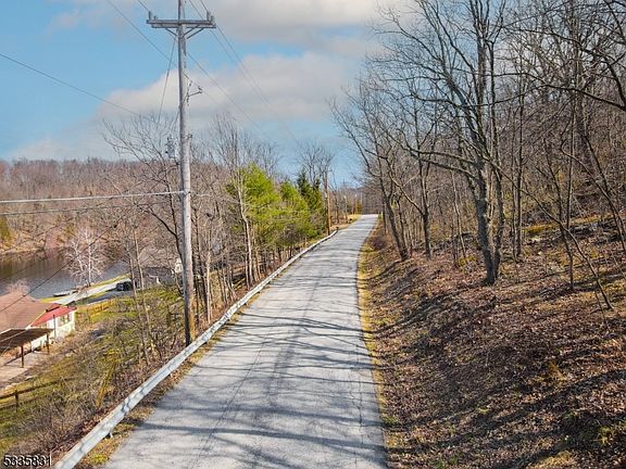4th image of 56 Beaver Run Rd