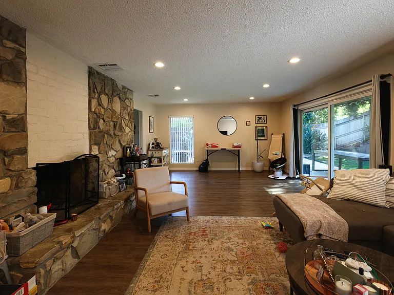 1228 Lyndhurst Dr — Photo 4