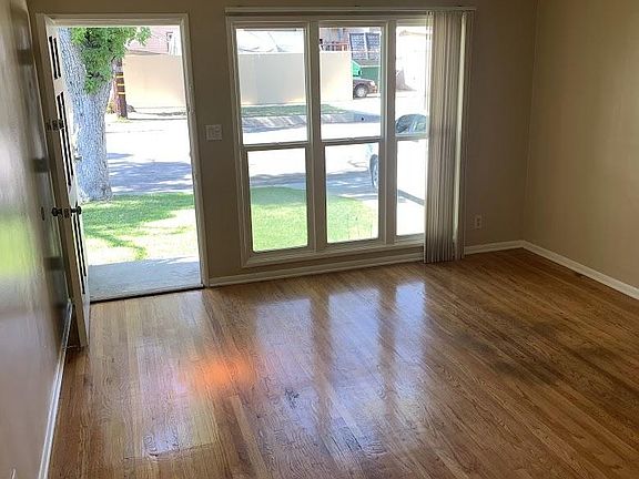 4th image of 2070 Gladys St