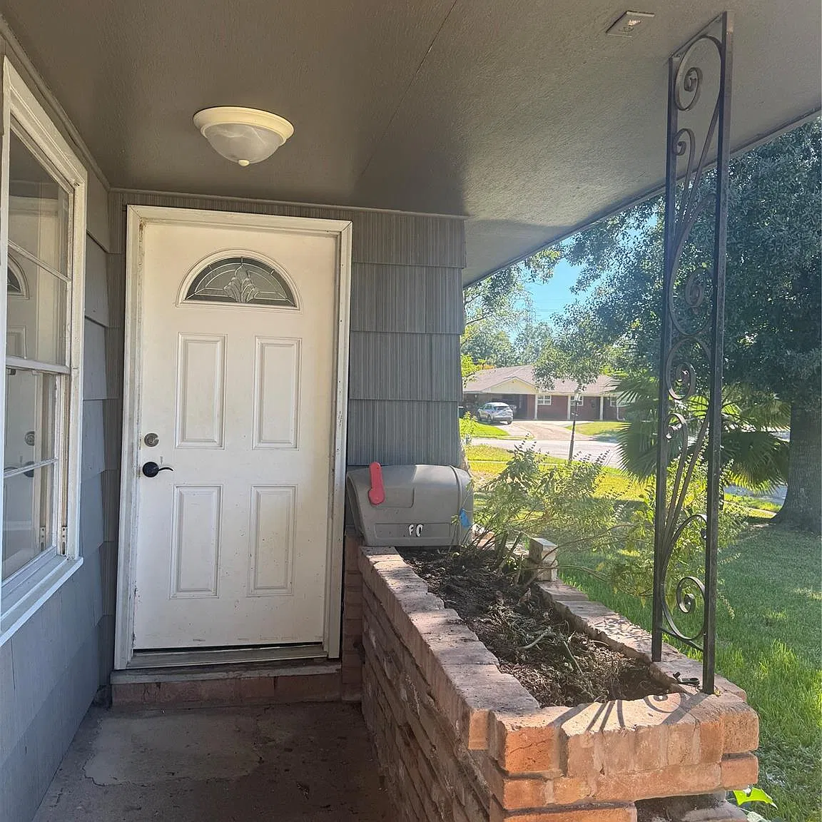 3 bed, 1.5 bath, 1376 sqft, $1,975 — Photo 2